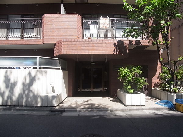 【KAマンション中野弥生町】エントランス 【KAマンション中野弥生町】エントランス