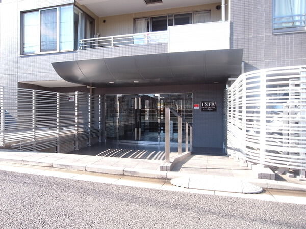 【イクシア中野弥生町】エントランス