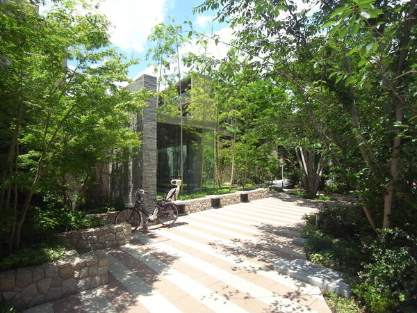 【オーベル蘆花公園】エントランスアプローチ