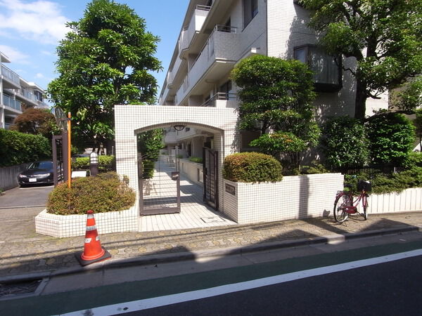 【梅ケ丘ハイム】エントランス１