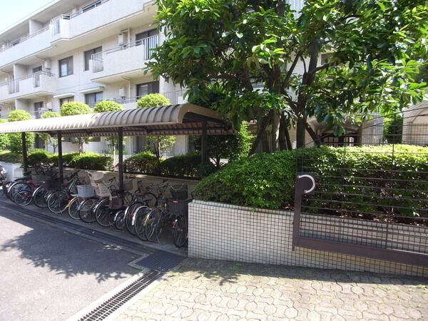 【梅ケ丘ハイム】駐輪場