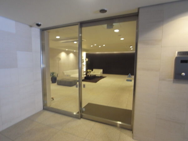 【シティハウス世田谷代田】エントランス１