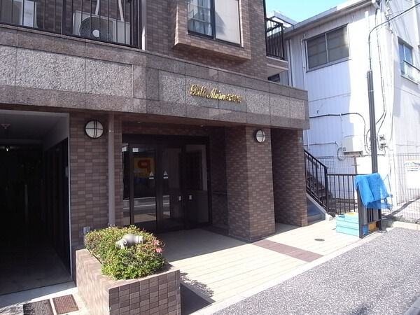 【ベルメゾン北綾瀬】エントランス 【ベルメゾン北綾瀬】エントランス