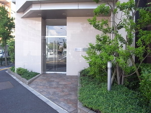 【ロジュマン北綾瀬しょうぶ沼公園】エントランス