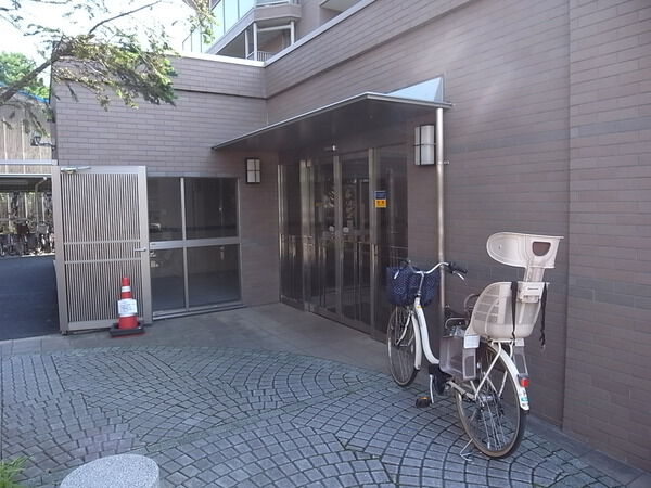 【藤和シティホームズ綾瀬しょうぶ沼公園】エントランス 【藤和シティホームズ綾瀬しょうぶ沼公園】エントランス