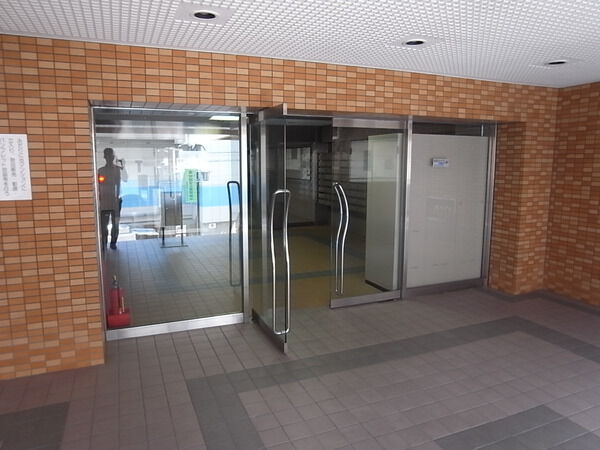 【ダイアパレスステーションプラザお花茶屋】エントランス 【ダイアパレスステーションプラザお花茶屋】エントランス