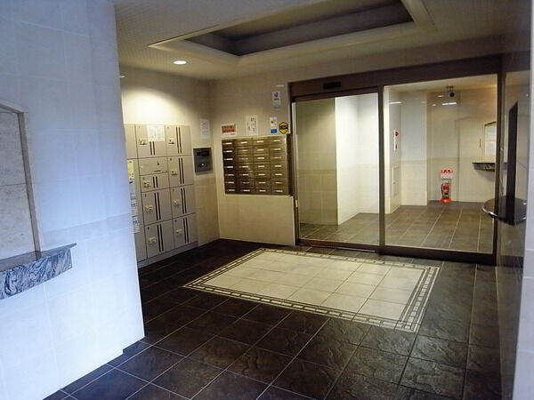 【コニファーコート金町エアーレジデンス】エントランス