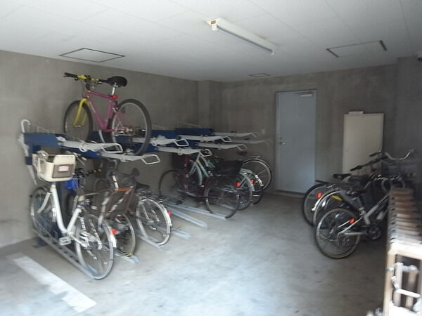 【ファーストステージ亀有】駐輪場