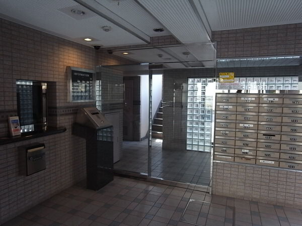 【ライオンズマンション柴又駅前】エントランス 【ライオンズマンション柴又駅前】エントランス