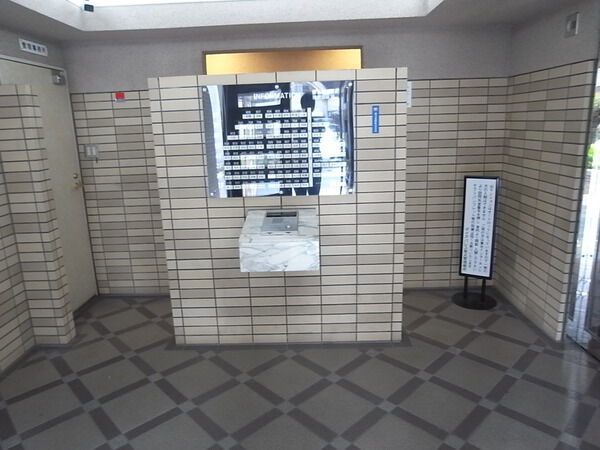 【ダイアパレス柴又】エントランス 【ダイアパレス柴又】エントランス