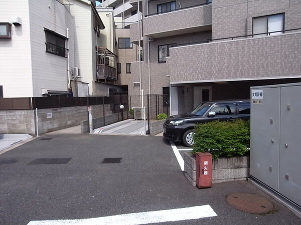 【セレナハイムお花茶屋】駐車場