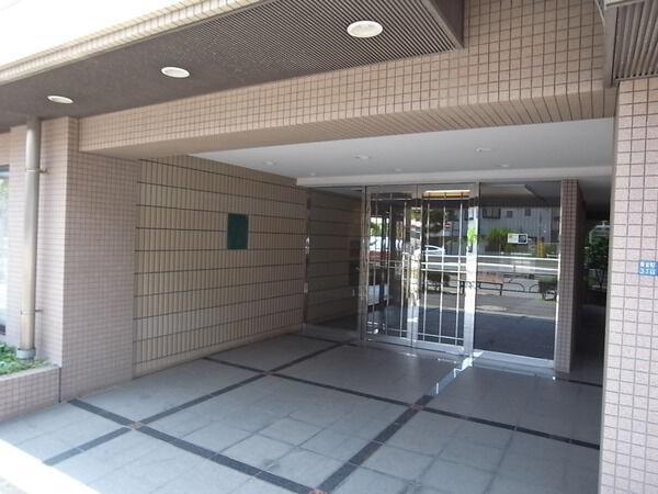 【ベルシャトゥ金町】エントランス 【ベルシャトゥ金町】エントランス