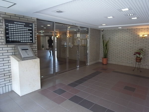 【ライオンズガーデン金町リバーステージ】エントランス 【ライオンズガーデン金町リバーステージ】エントランス