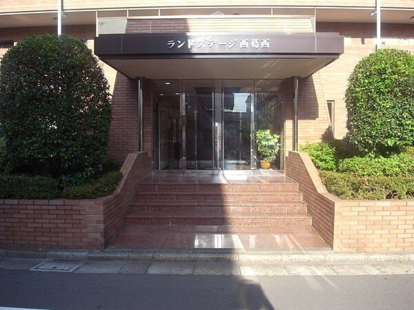 【ランドステージ西葛西】エントランス前