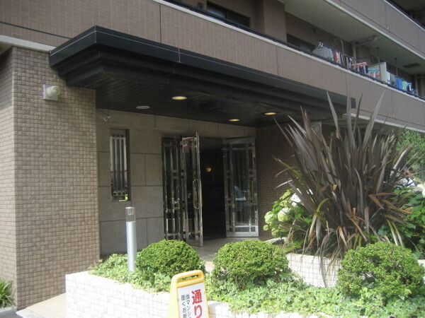 【コスモ葛西臨海公園ロイヤルコート】エントランス 【コスモ葛西臨海公園ロイヤルコート】エントランス