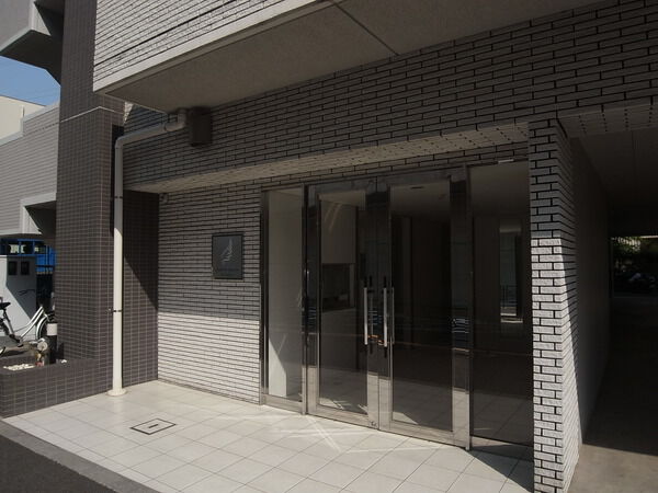 【コンフォートセラフ新小岩】エントランス