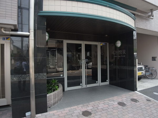 【グランデュール新小岩】エントランス