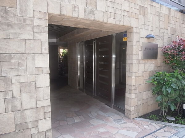 【グラントレゾール小岩イーストテラス】エントランス