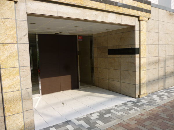 【プレシス上野駅前】エントランス２
