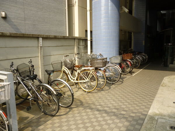 【シルクハットハイツ】駐輪場