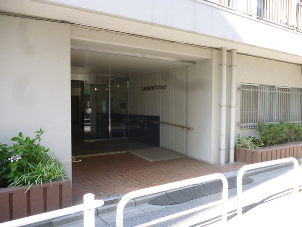 【入谷松が谷マンション】エントランス２