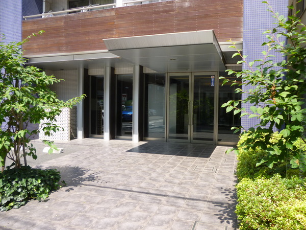 【ラグジュアリーアパートメント三ノ輪】エントランス1 【ラグジュアリーアパートメント三ノ輪】エントランス1