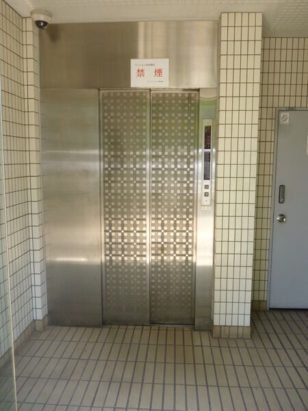 【モナークマンション三の輪】エレベーターホール