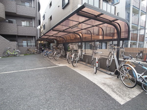 【ローズガーデン浦安弐番館】敷地内駐輪場 【ローズガーデン浦安弐番館】敷地内駐輪場