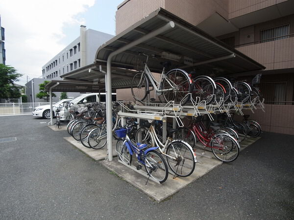 【浦安ガーデンハウス】敷地内駐輪場