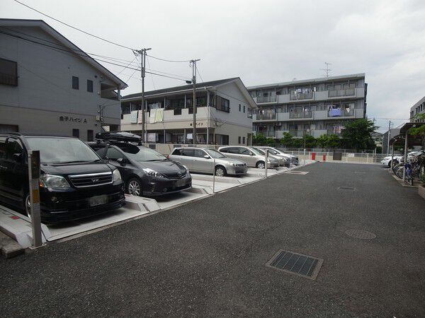 【浦安ガーデンハウス】敷地内駐車場