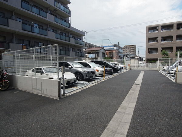 【ルイシャトレ浦安プロッシモ】駐車場