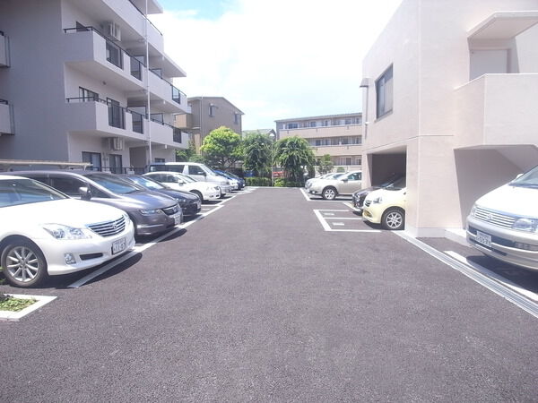 【クレスト初石】駐車場 【クレスト初石】駐車場