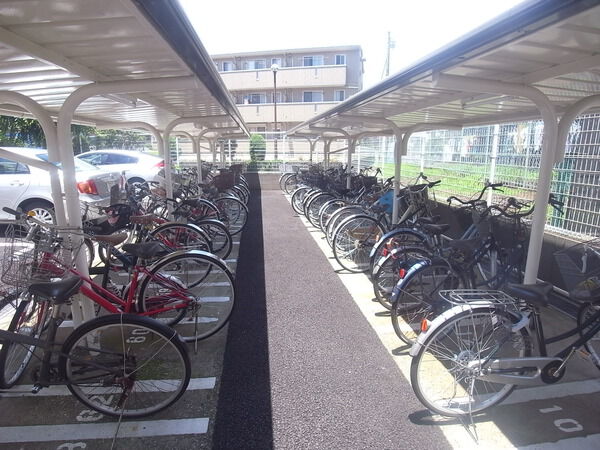 【レクセルマンション初石】駐輪場