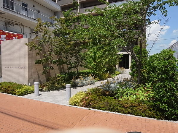 【パークホームズ南流山】エントランスアプローチ