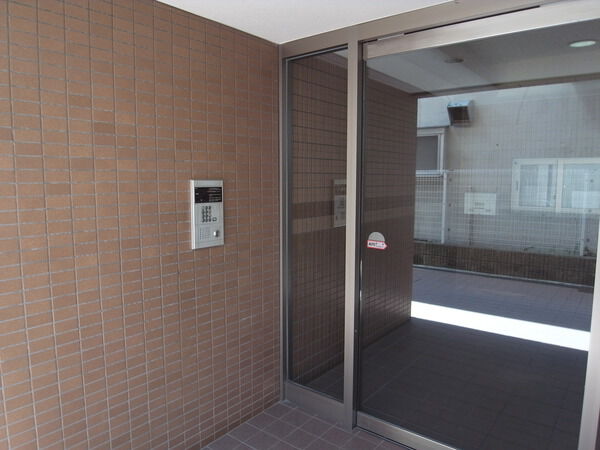 ペルル谷津駅前