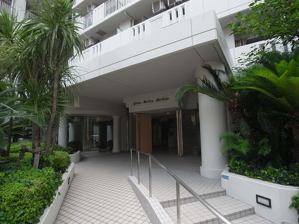 【ライオンズガーデン町屋】アプローチ