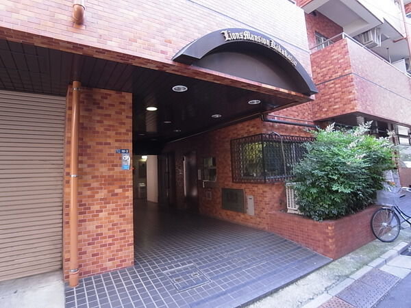 【ライオンズマンション菊川】エントランス