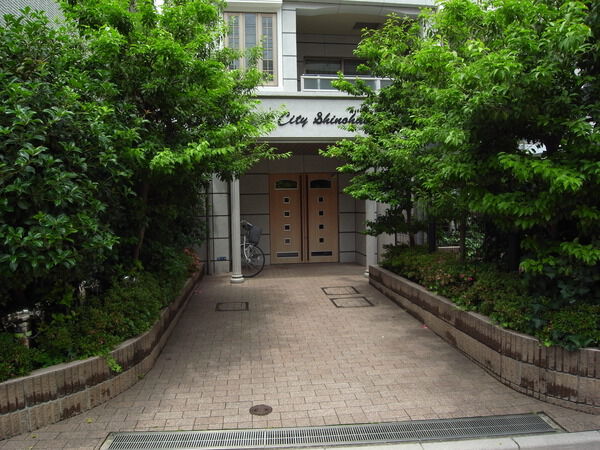 【グランシティ新大橋ラヴィータ】エントランス前 【グランシティ新大橋ラヴィータ】エントランス前