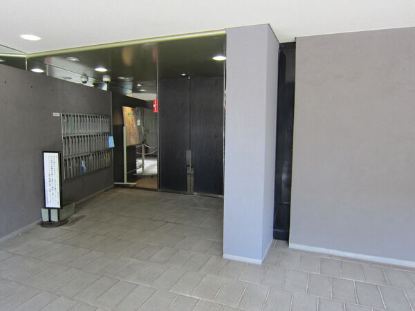 【ラミアール門前仲町】エントランス 【ラミアール門前仲町】エントランス