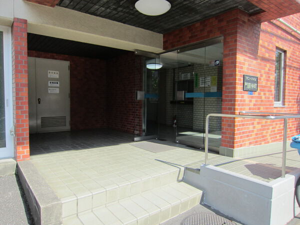 【サニーハイム門前仲町】エントランス 【サニーハイム門前仲町】エントランス