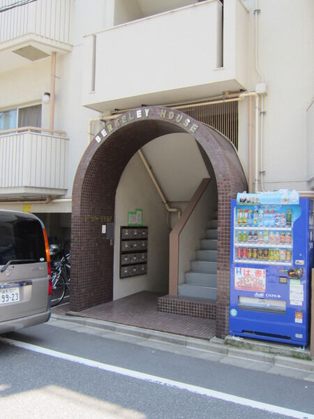 【バークレーハウス門前仲町】エントランス 【バークレーハウス門前仲町】エントランス