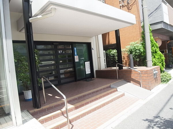 【門前仲町ファミリーハイツ】エントランス 【門前仲町ファミリーハイツ】エントランス