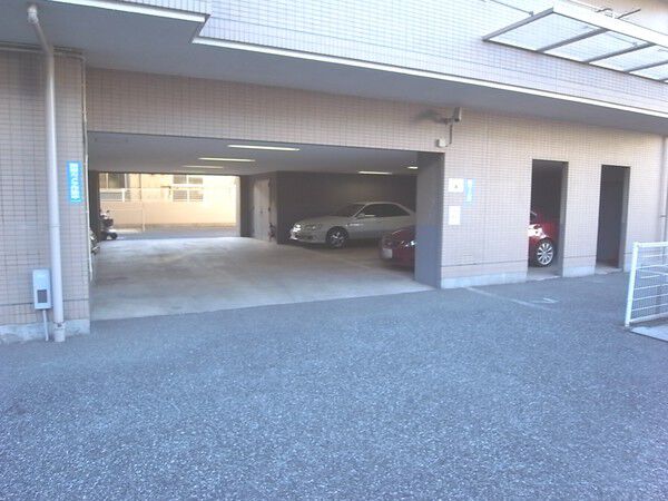 【サンマンションアトレ町屋】駐車場