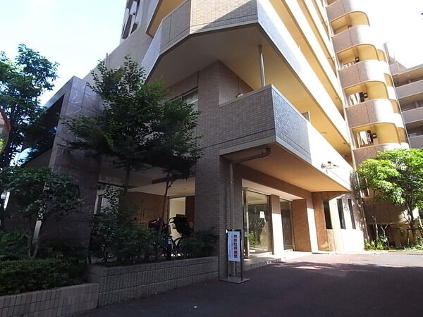 【セザール町屋】アプローチ