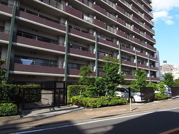 【ライオンズガーデン町屋アクアステージ】アプローチ