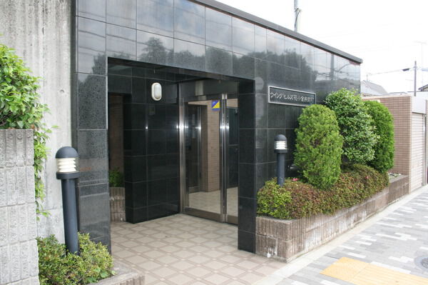 【ウイングヒルズ花小金井南町】エントランス 【ウイングヒルズ花小金井南町】エントランス