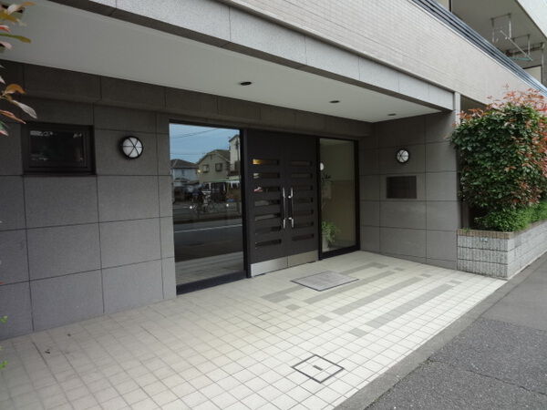 【ユアコート東伏見弐番館】エントランス