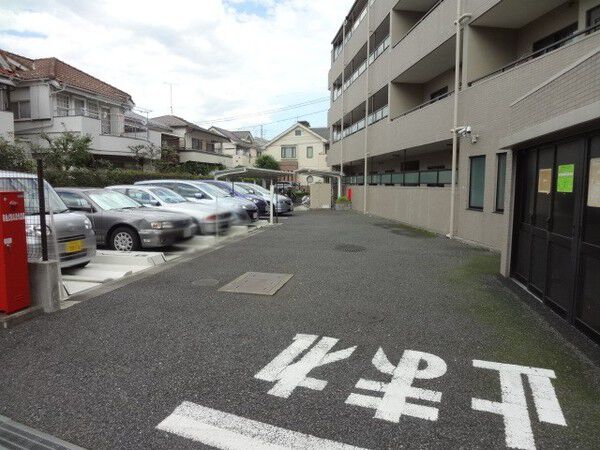 【ユアコート東伏見弐番館】駐車場