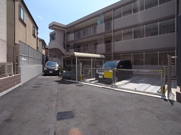 【サンクレイドル田無二番館】館内駐車場 【サンクレイドル田無二番館】館内駐車場
