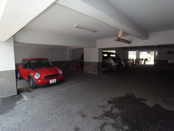 【藤和田無コープ】館内駐車場 【藤和田無コープ】館内駐車場